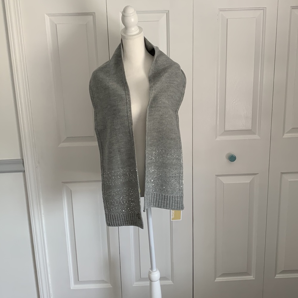 Michael Kors winter scarf. - Picture 4 of 5